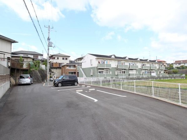 王寺駅 バス12分  白鳳台１丁目下車：停歩5分 2階の物件外観写真